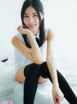18岁少女身材完美AKB48松井珠理奈写真