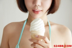 巨乳美女李梦婷舔冰淇淋表情销魂3[10P]