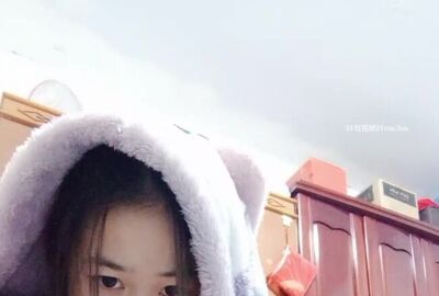 微乳高中表妹在玩裸聊