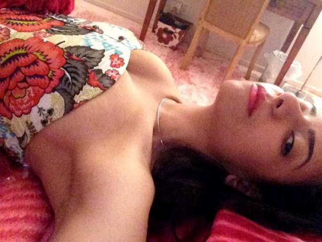 busty_latina_with_beautiful_natural_body_10.jpg