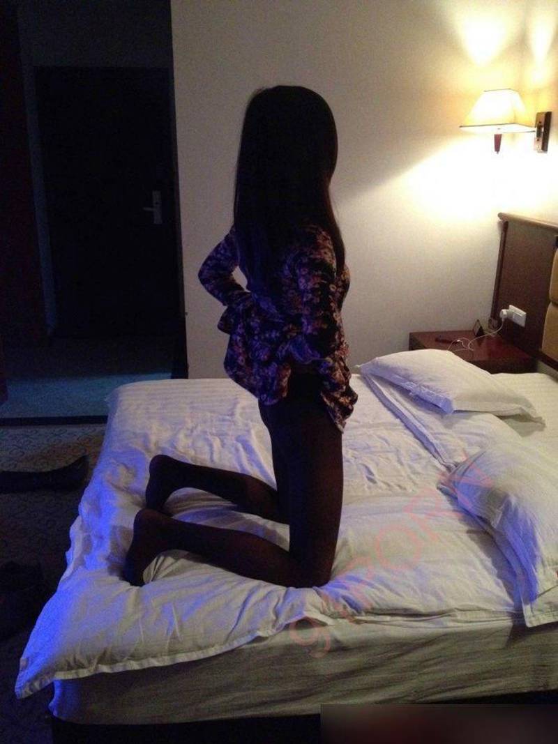 上门的性感美女服务很好，很会服侍客人[12P]