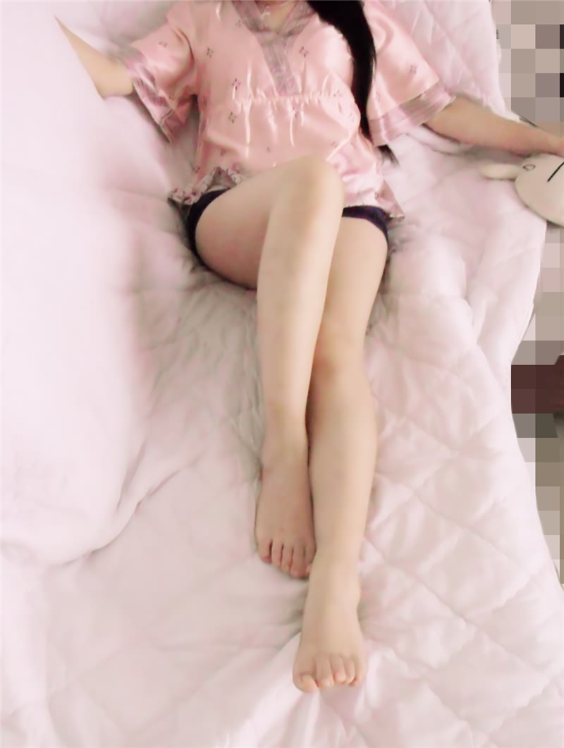 风骚女友乾净无毛的小穴带点骚味很容易让人冲动[12P]