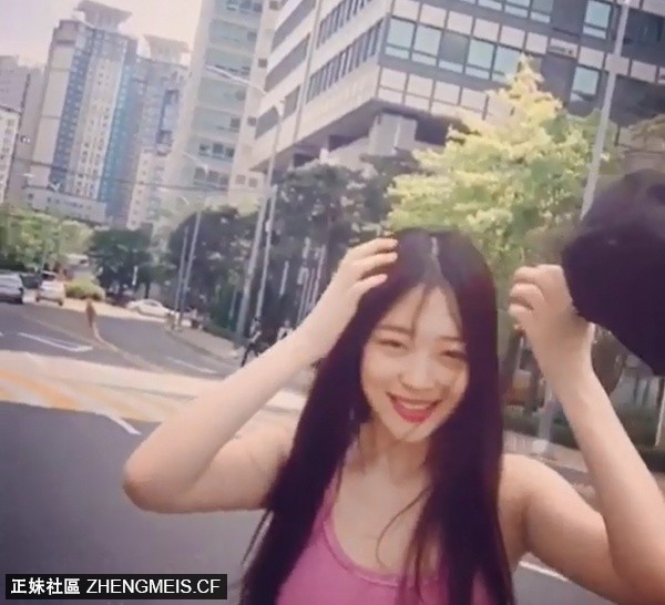 Sulli%E9%9B%AA%E8%8E%89%E7%B7%8A%E8%BA%AB%E5%B0%8F%E8%83%8C%E5%BF%83%E5%86%8D%E6%AC%A1%E7%9C%9F%E7%A9%BA%E4%B8%8A%E9%99%A37.jpg