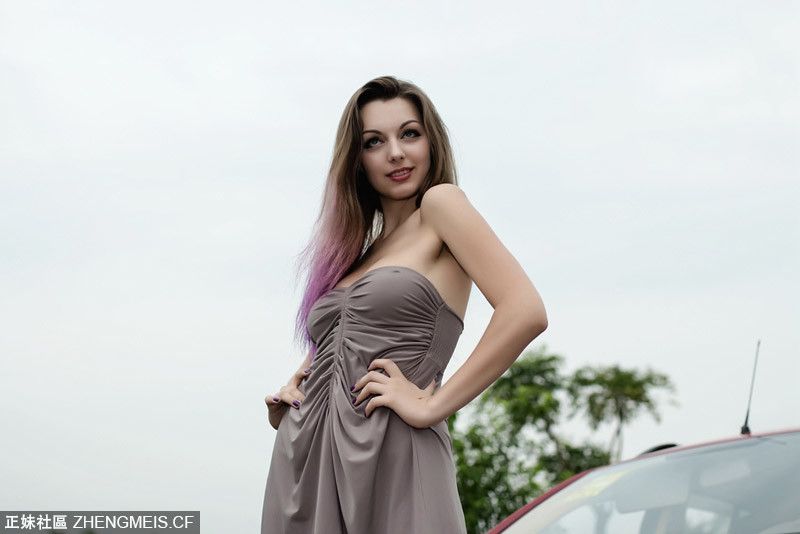 乌克兰美女车模性感双眼迷人