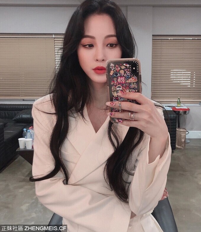 han_ye_seul__877869046953960678709435279289418799276525n.jpg