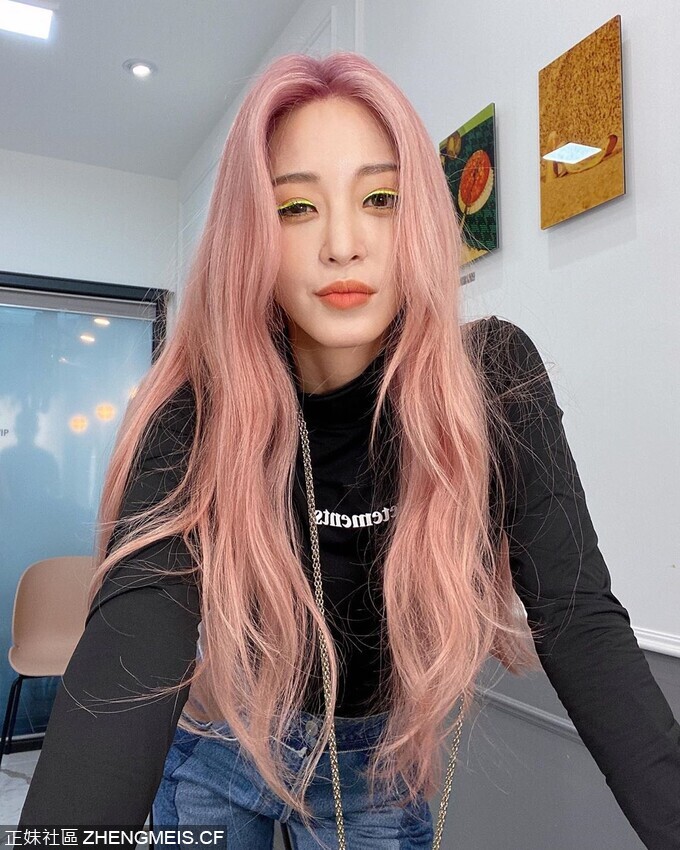 han_ye_seul__953250786812360160358372483408924841832660n.jpg