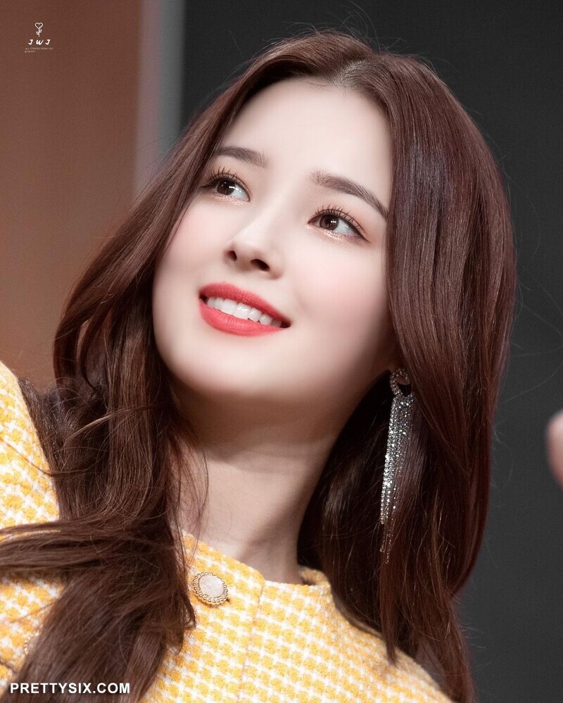 nancy.momoland_912057591537335325855216662175652886056881n.jpg