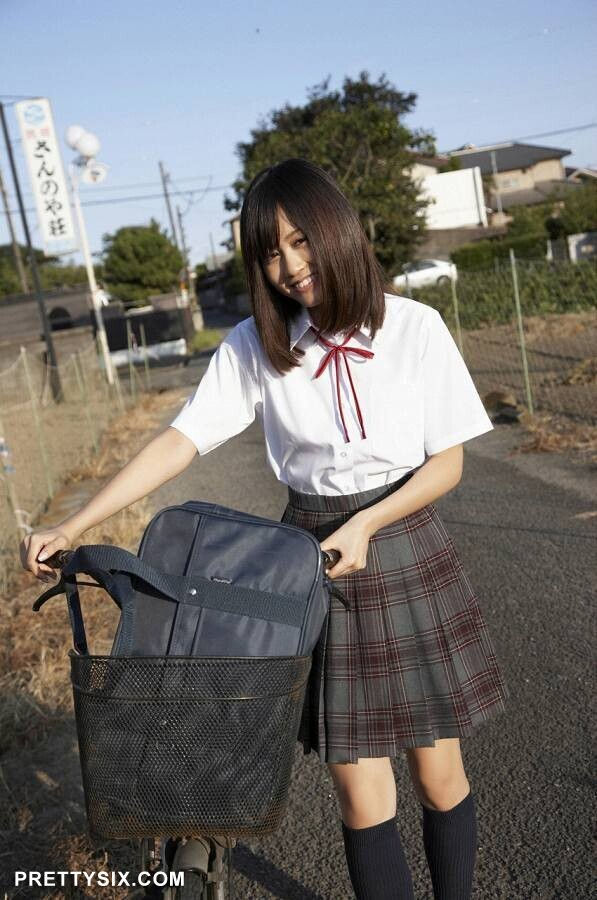 前田敦子 制服コスプレ グラビア.jpg