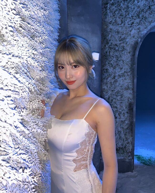 twicetagram_262987930_1058023474739345_5948875181420479357_n.jpg