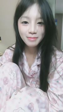 你的小月月 付费直播大秀 纯欲风的妹子想不到竟有如此反差