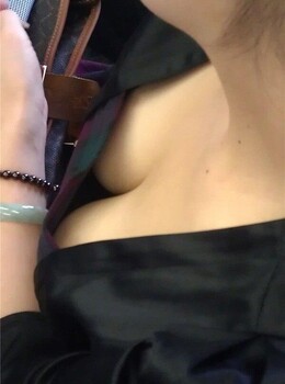 公車上的乳溝