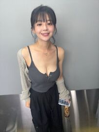 巨乳短髮美少女