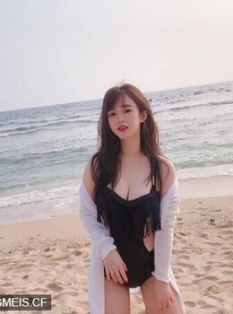 王绪绪Anna 买新泳衣要去海边突破自己