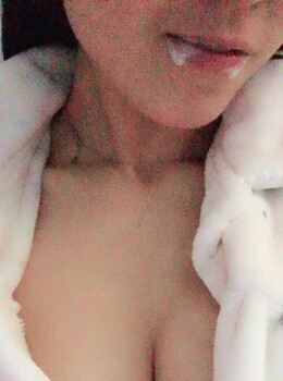 俏皮可爱的女学生