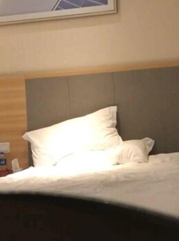酒店约操电信公司上班的美女营业员[10P]