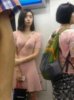 地铁里，你会怎么打动她呢？