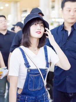 TWICE momo