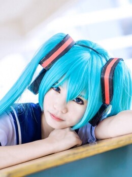 可爱美女初音cos校服诱惑