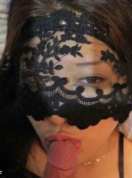 搞得爽 套都摘了，蛋和棍都舔了个遍【12P】