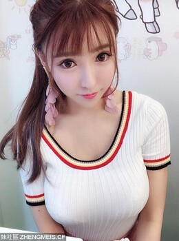 前凸後翹靚波巨乳正妹 性感小洋裝慶生