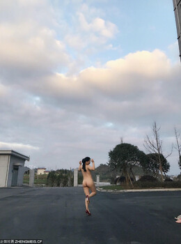 秋高气爽适合露出~有没有处男小弟弟，姐姐的屁股想要处男的精液【23P】 ...