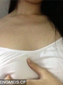 身材很火辣的模特裸露献爱【15P】