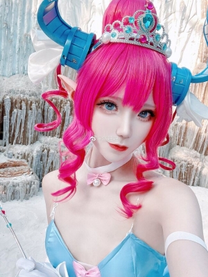 Cosplayer 宇宙无敌包几几