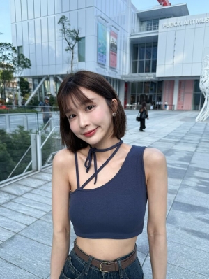 瘦小有料的美女彤羽