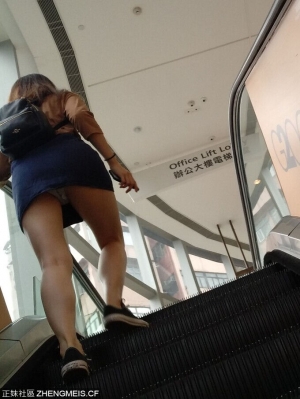 街拍走光