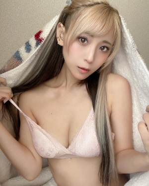 巨乳美女 つんこ