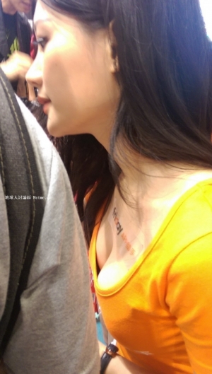 高難度偷拍頂級美女黑bra