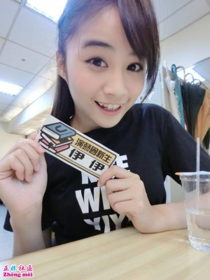 32C甜心虎牙!海外度假穿上比基尼嘟嘴賣萌大秀性感曲線