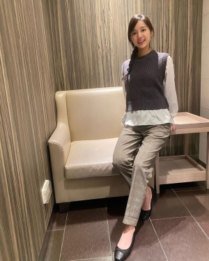 高挑清纯气质 女棋士