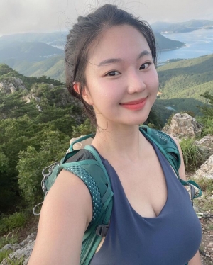 爱爬山的韩国妹
