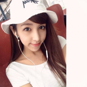 無辜眼清純正妹~Kaye冰冰~清新甜美自拍