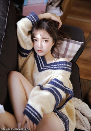 露肩美女图片 深V毛衣性感撩人美图