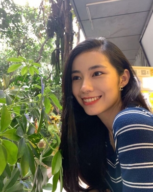 大嘴巴美女