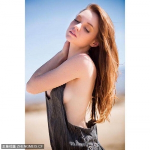 姿势与情绪都很好 Miriam Chick