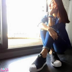 林心如辣穿黑蕾絲薄紗　激細修長美腿超正！