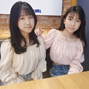 双胞胎美女