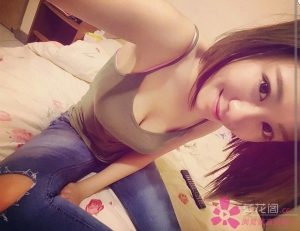 【49P】捷运上惊见豪奶妹要撑爆白T！