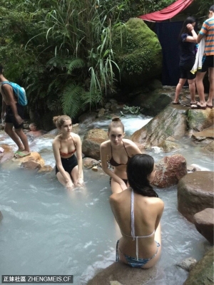 洋妹泡湯