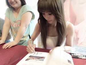 FHM／小茉莉破處激發女人味　E奶豪大泄半顆在外!