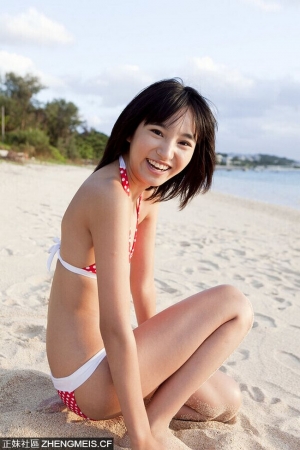保田真愛(17) 女子高生アイドル時代の水玉ビキニが超絶エ...