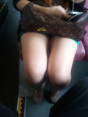 巴士上的人妻