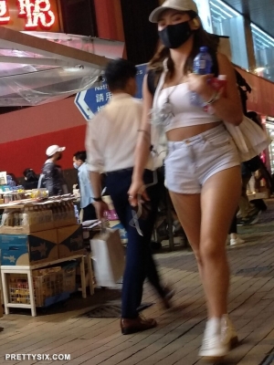 街拍肉肉美女